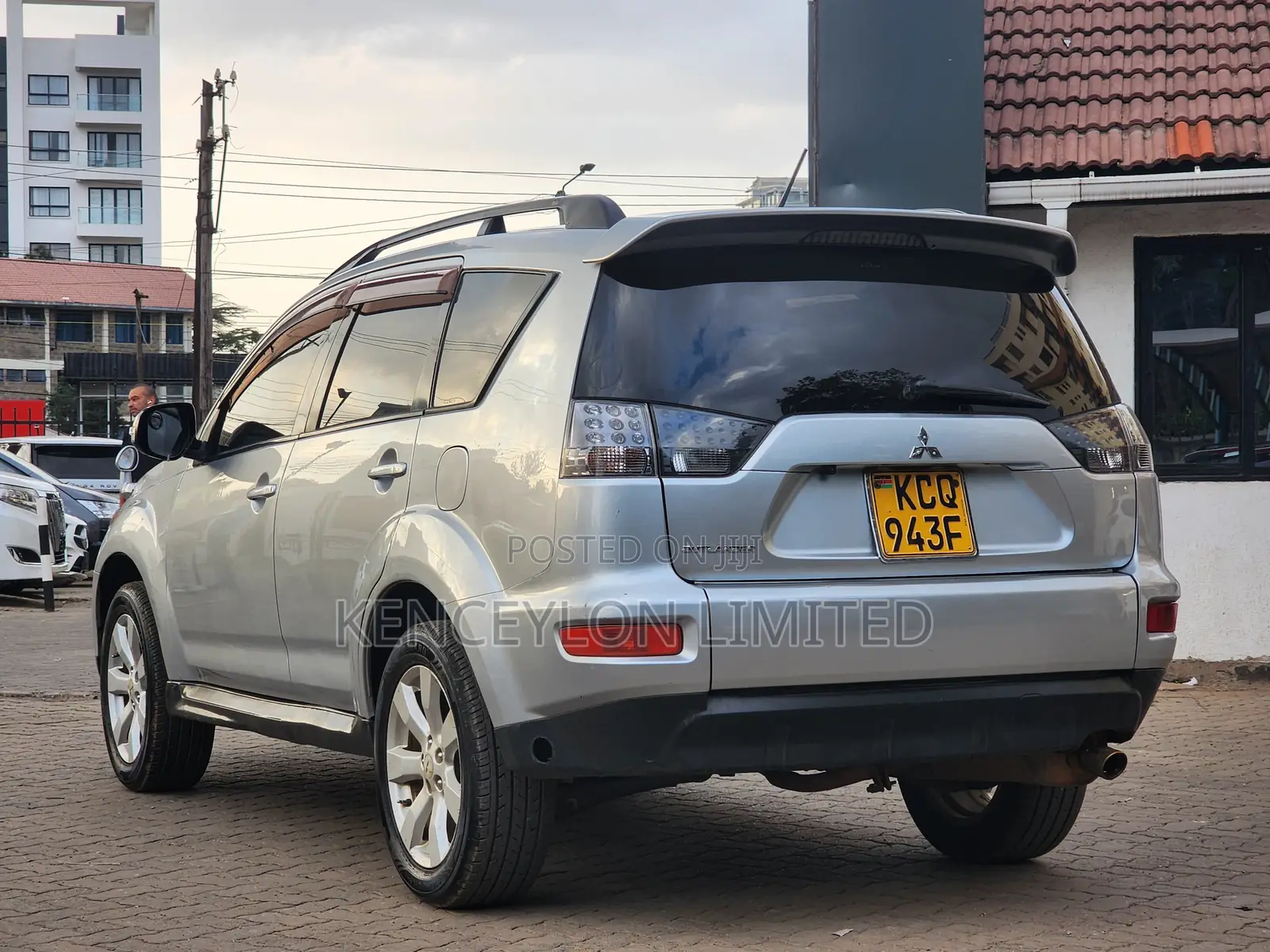 Mitsubishi Outlander SE 2011 Silver