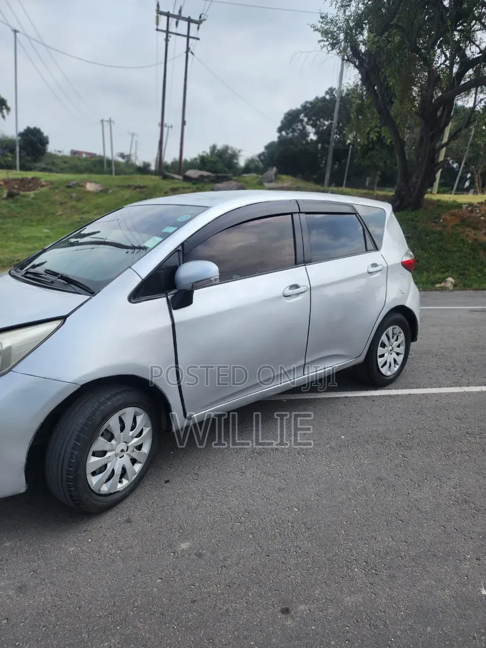 Toyota Ractis 2011 Silver