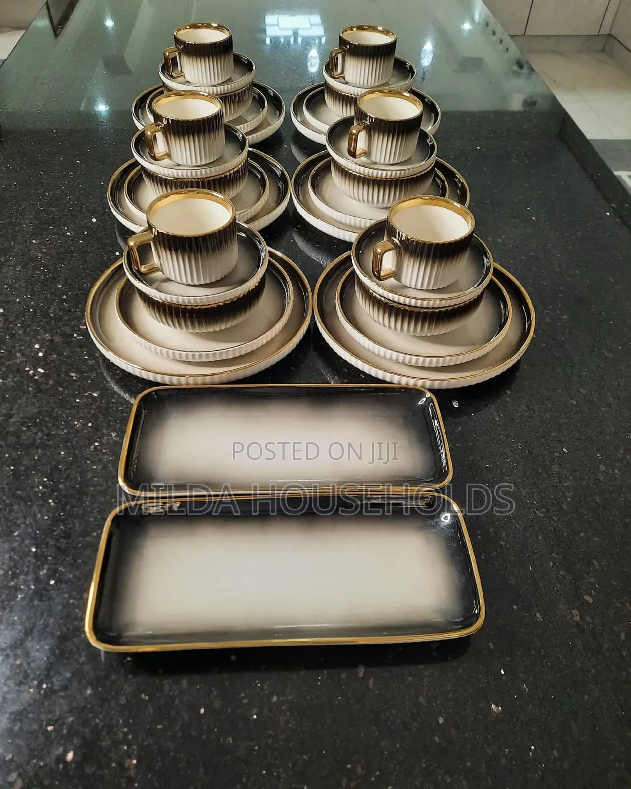 Elegant European Porcelain Dinner Set
32pcs Dinner Set Black White