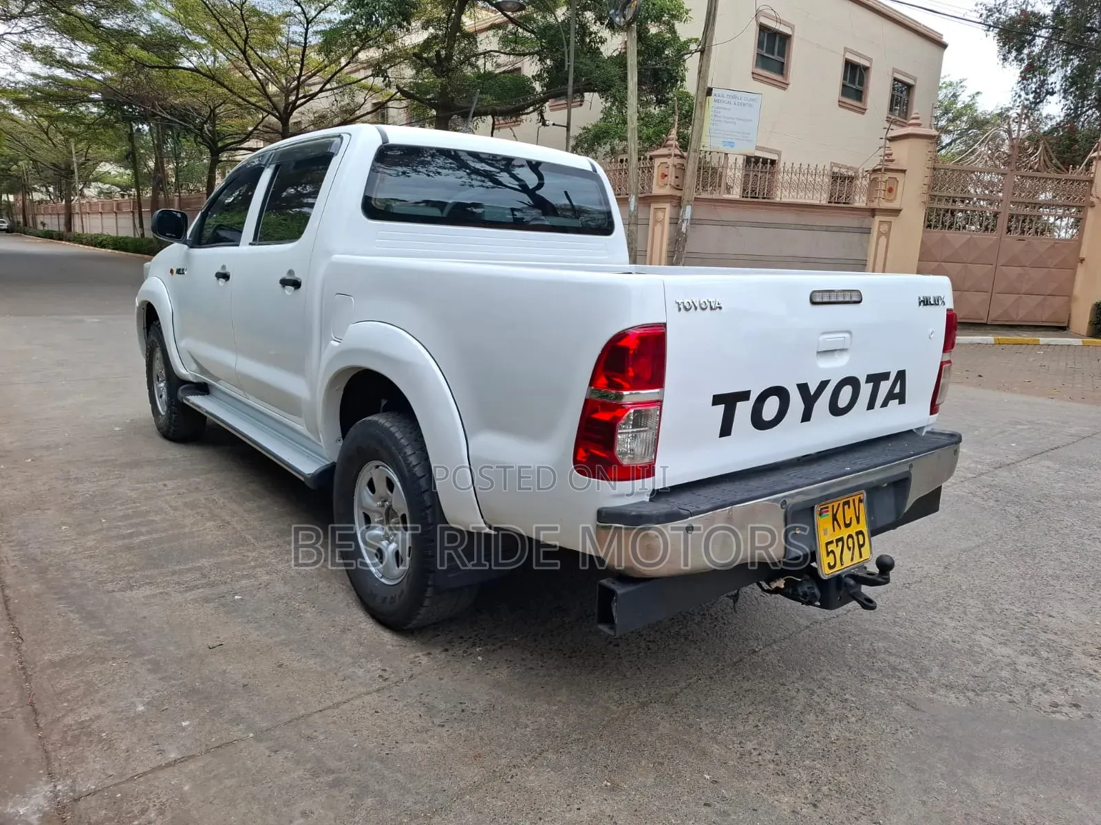 Toyota Hilux 2012 White