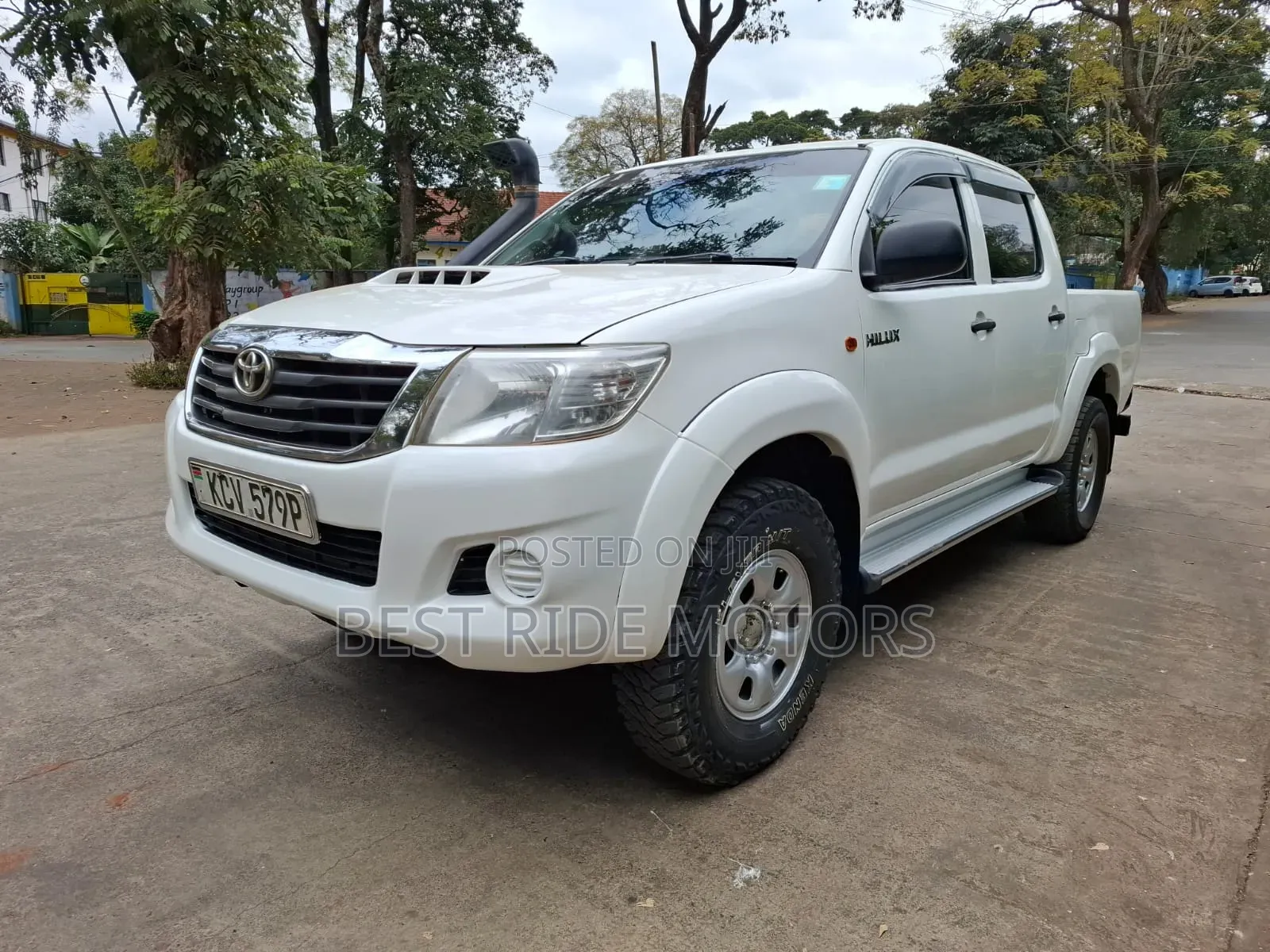 Toyota Hilux 2012 White