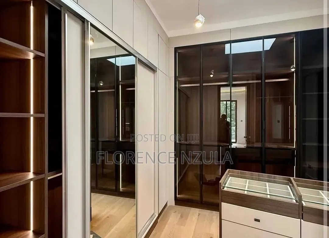 5bdrm Mansion in Hardy for sale