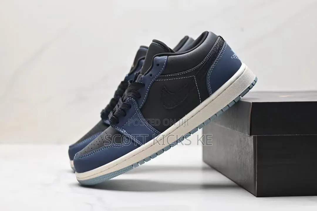 Nike Air Jordan 1 Low SE 'Black Dark Obsidian Snakeskin'.