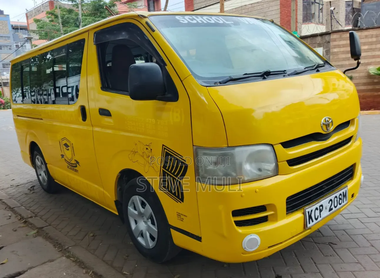 Toyota HiAce 2011 Yellow