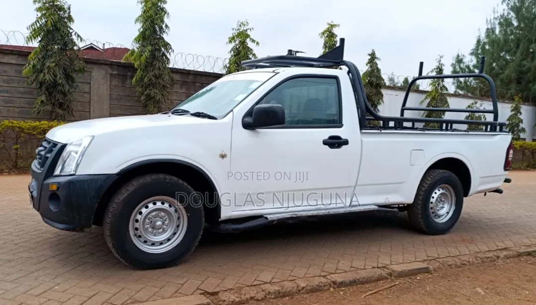 Isuzu D-MAX 2012 White