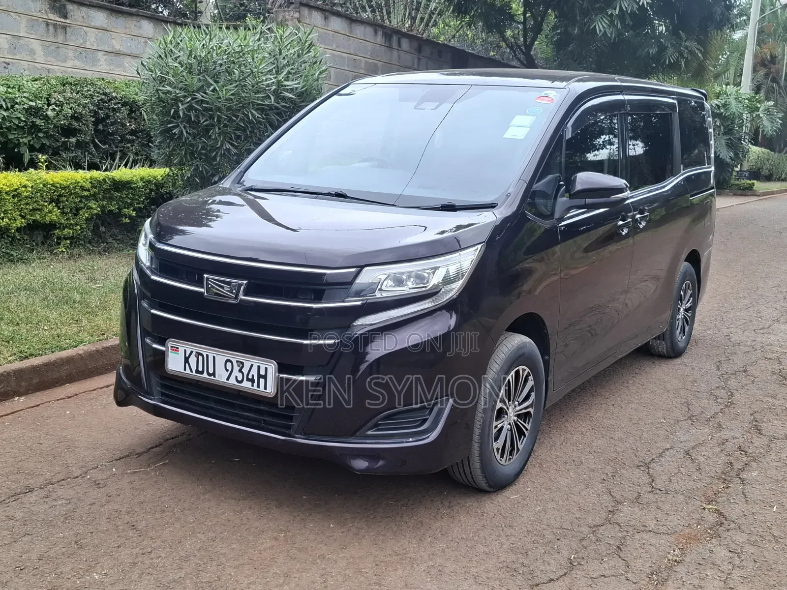 Toyota Noah 2.0 FWD (8 Seater) 2018 Purple