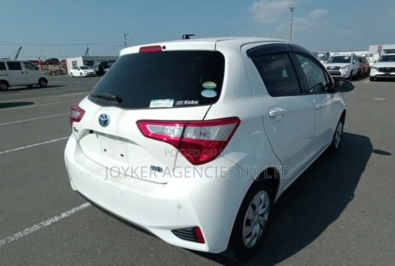 Toyota Vitz 1.5 FWD Hybrid 5dr 2019 White