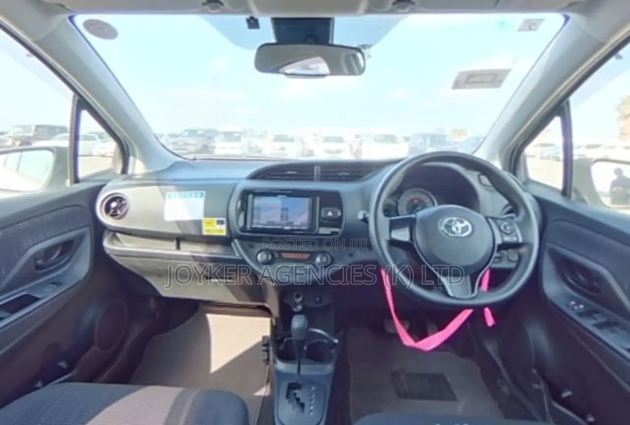 Toyota Vitz 1.5 FWD Hybrid 5dr 2019 White