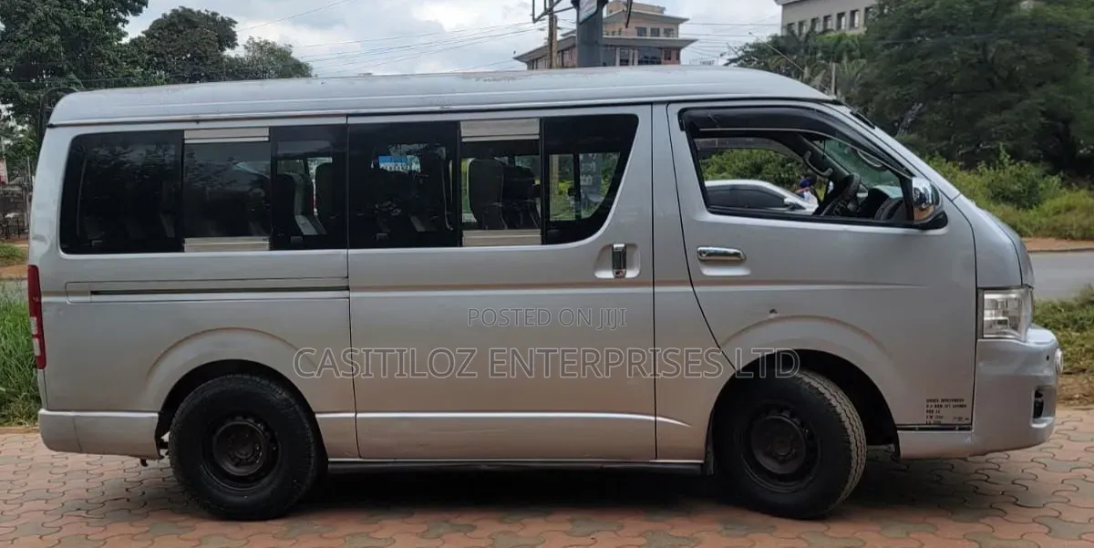 Toyota HiAce 2014 Silver