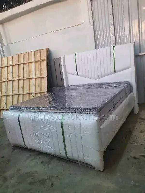 5x6 Chester Bed White 