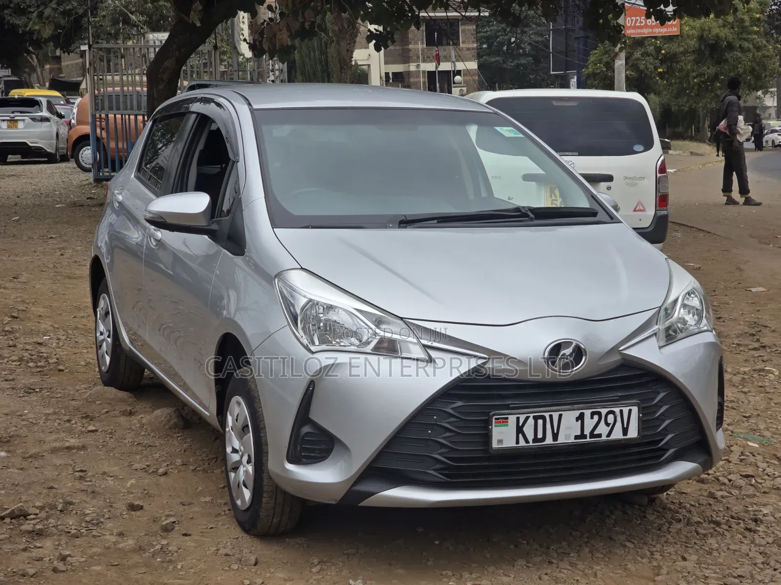 Toyota Vitz 2018 Silver