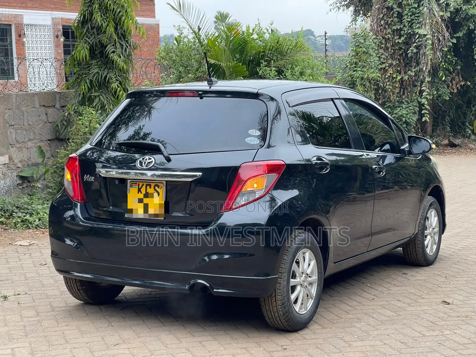 Toyota Vitz 1.3 FWD 3dr 2011 Black
