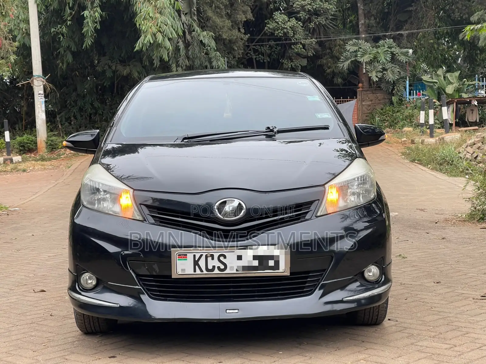 Toyota Vitz 1.3 FWD 3dr 2011 Black