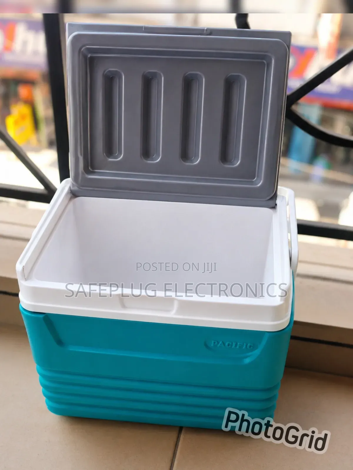 Durable 4.5 Litre Cooler for Travel Picnics