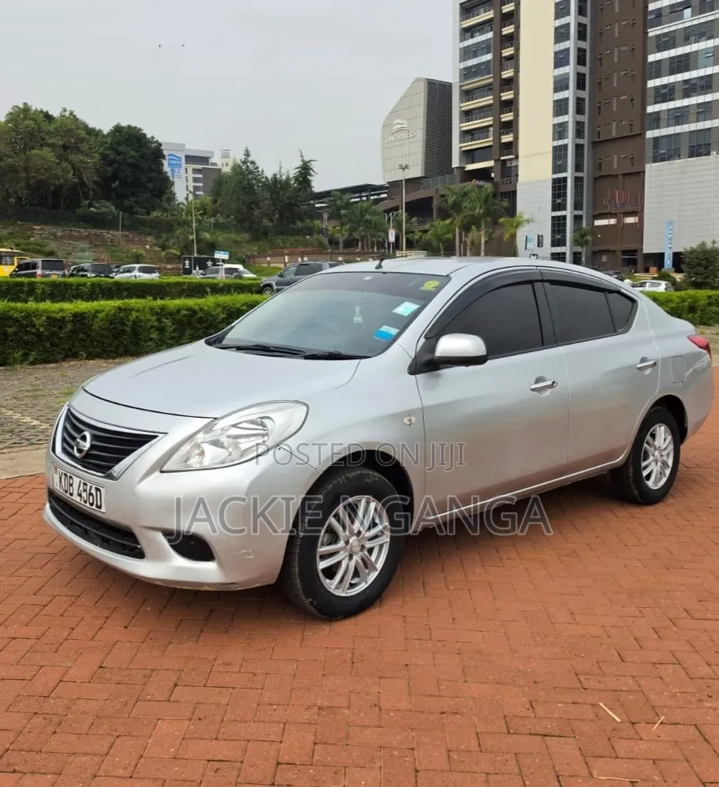 Nissan Latio 2014 Silver
