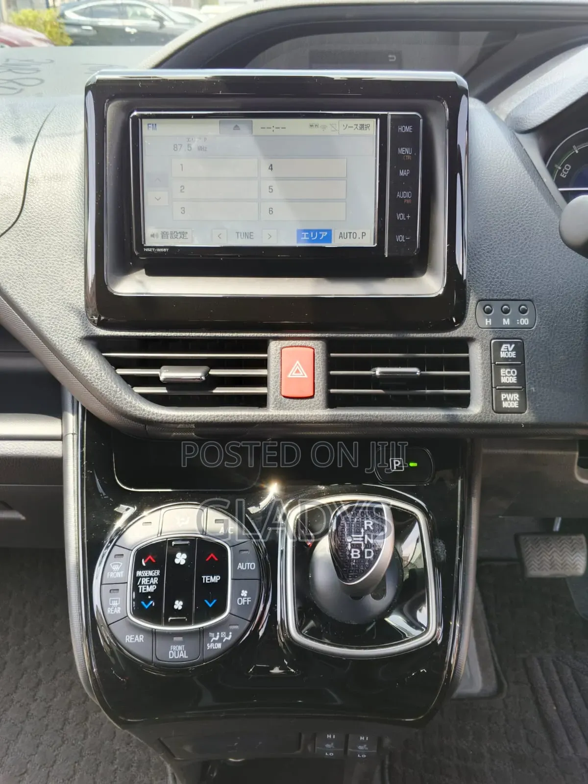 Toyota Noah 2019 Silver