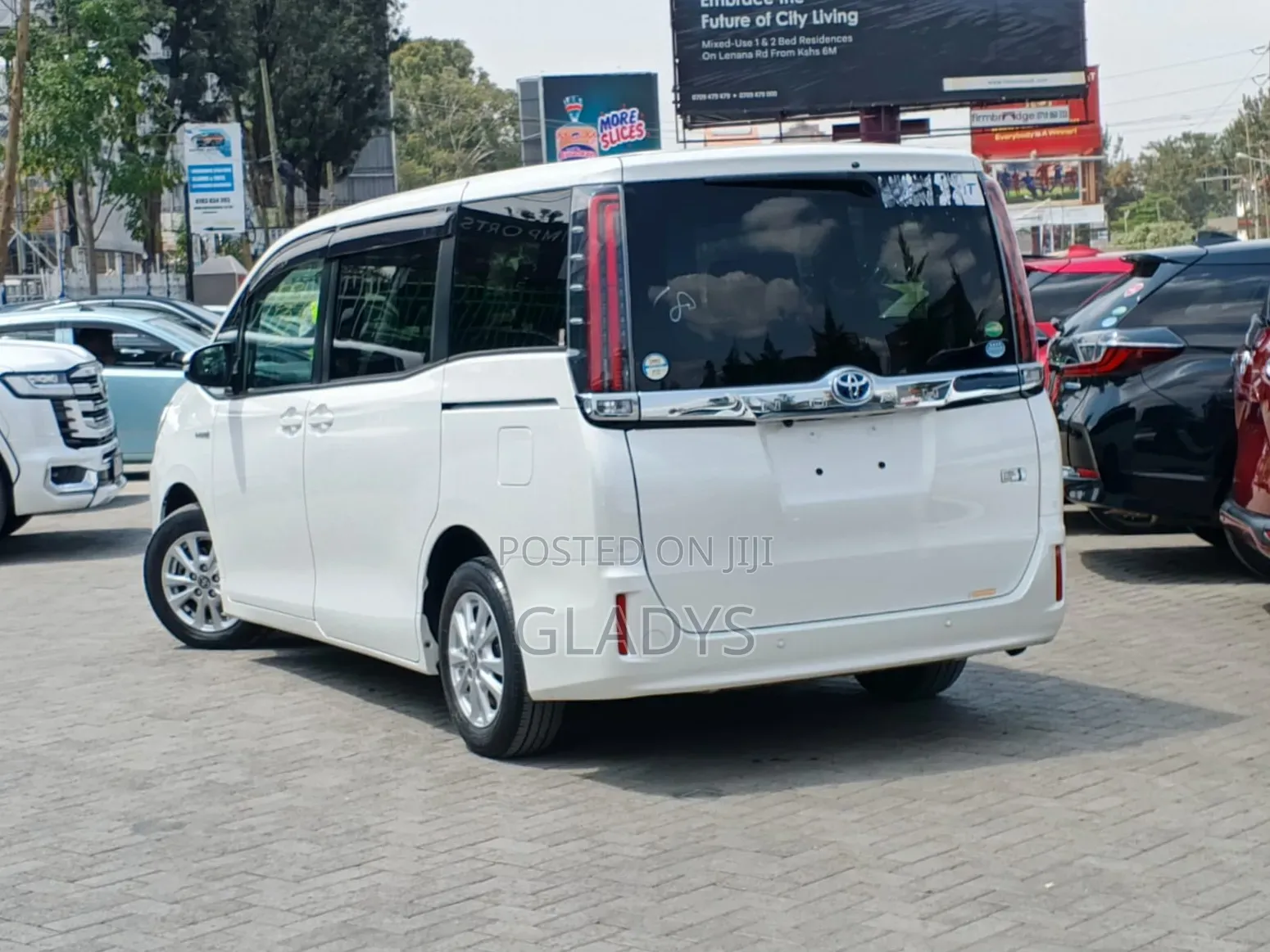 Toyota Noah 2019 Silver