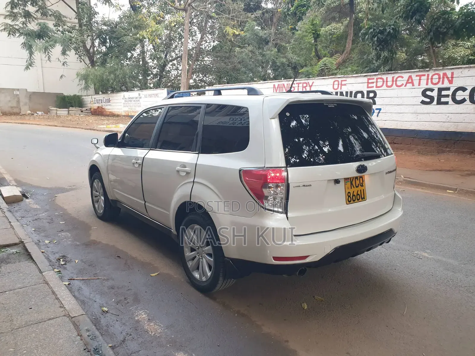Subaru Forester 2011 Pearl