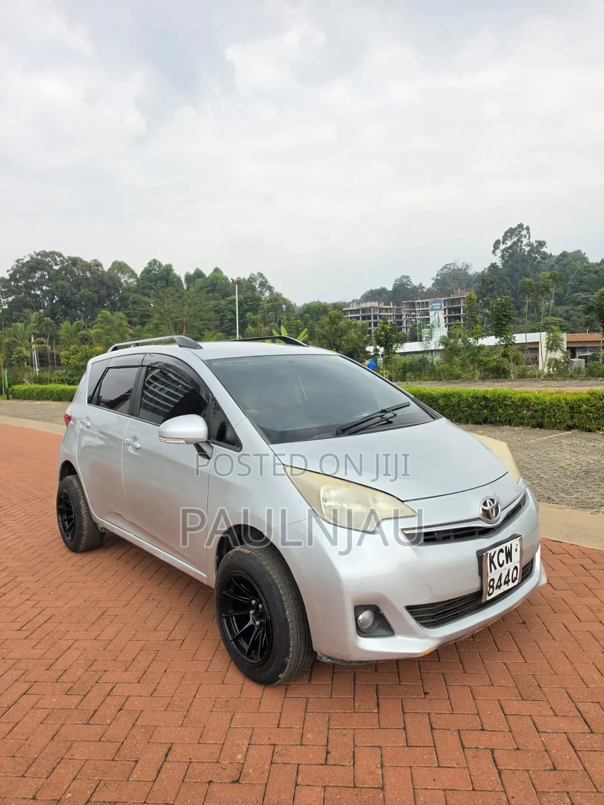 Toyota Ractis 2013
