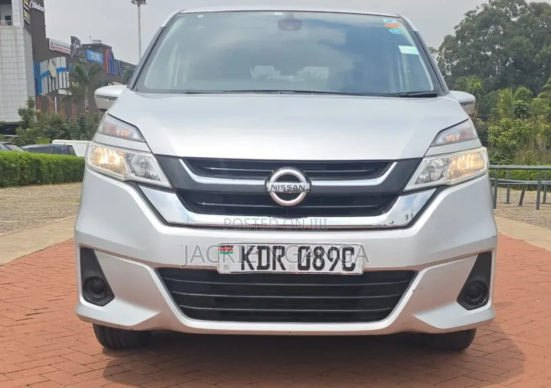 Nissan Serena 2017 Silver
