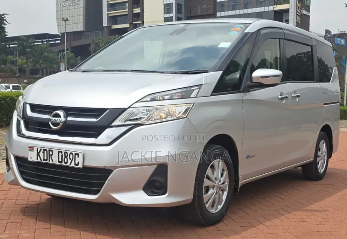 Nissan Serena 2017 Silver
