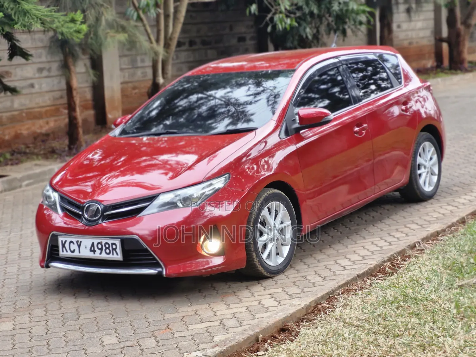 Toyota Auris 2014 Red