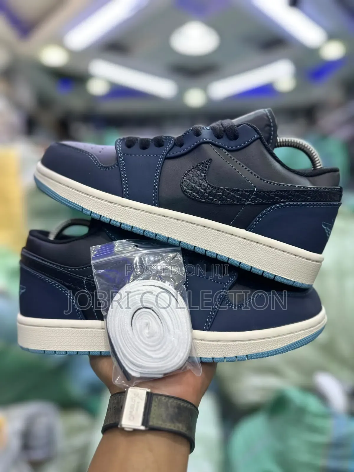 Air Jordan 1 Low ”. Midnight Navy “
Sneakers