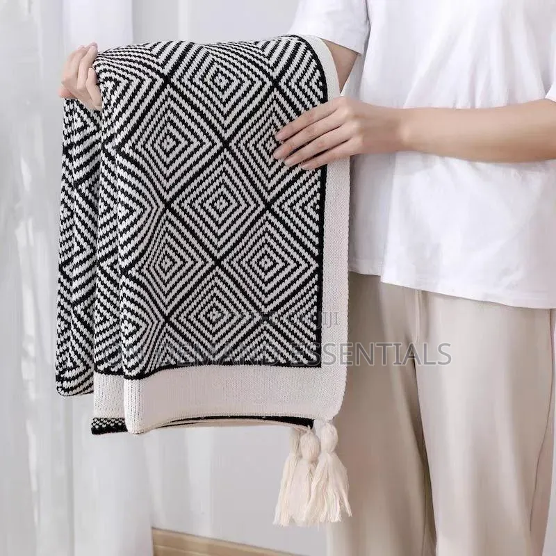Pendant Knitted Throw Blankets