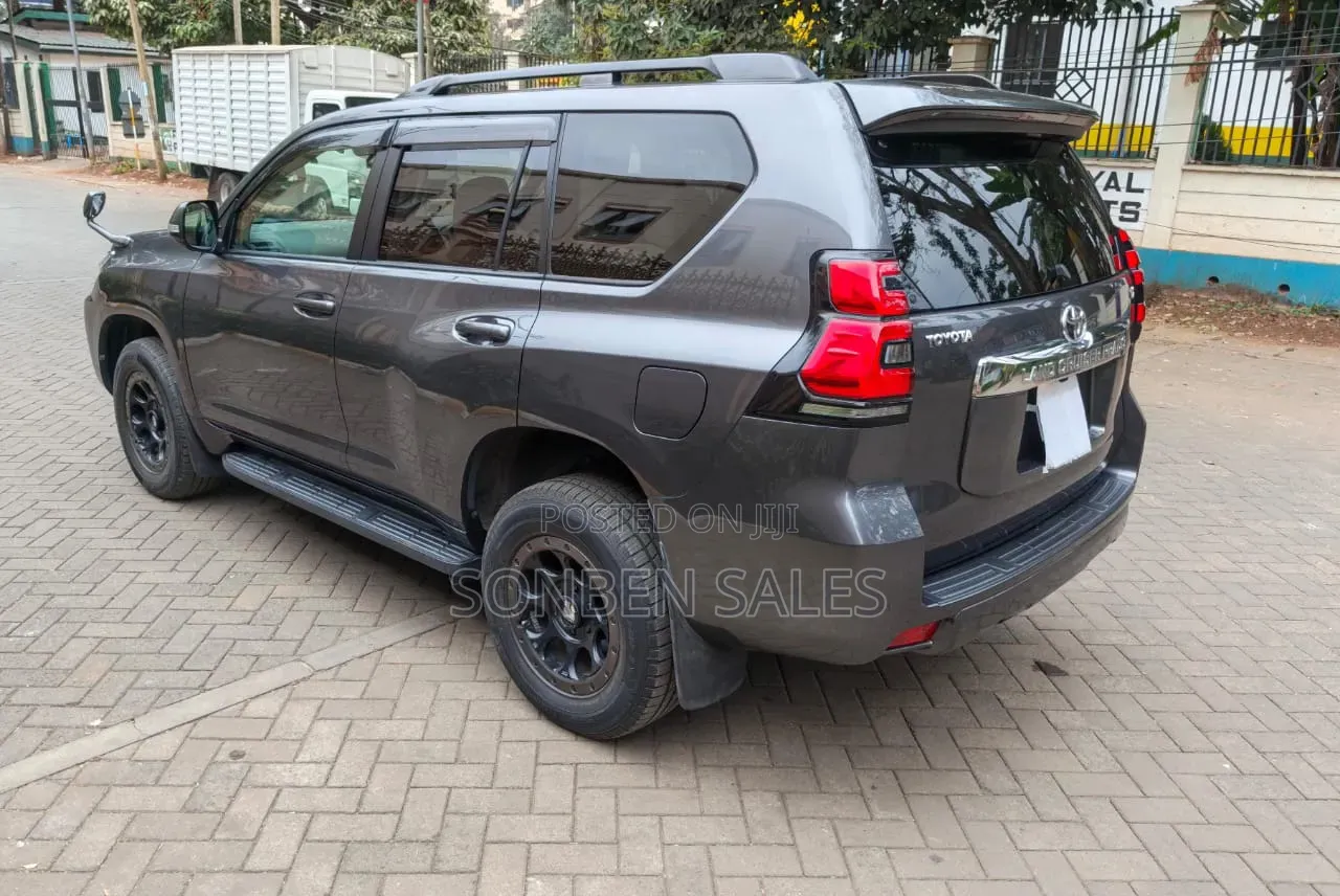 Toyota Land Cruiser Prado 2.8 2019 Gray