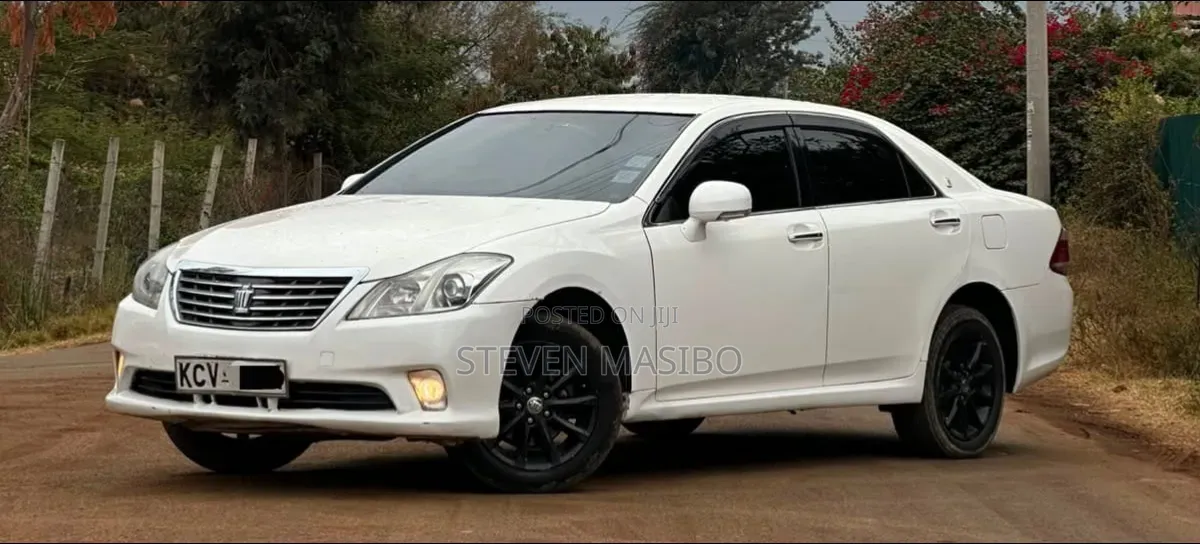 Toyota Crown 2012 White