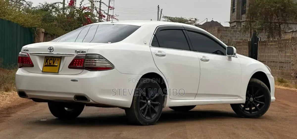 Toyota Crown 2012 White