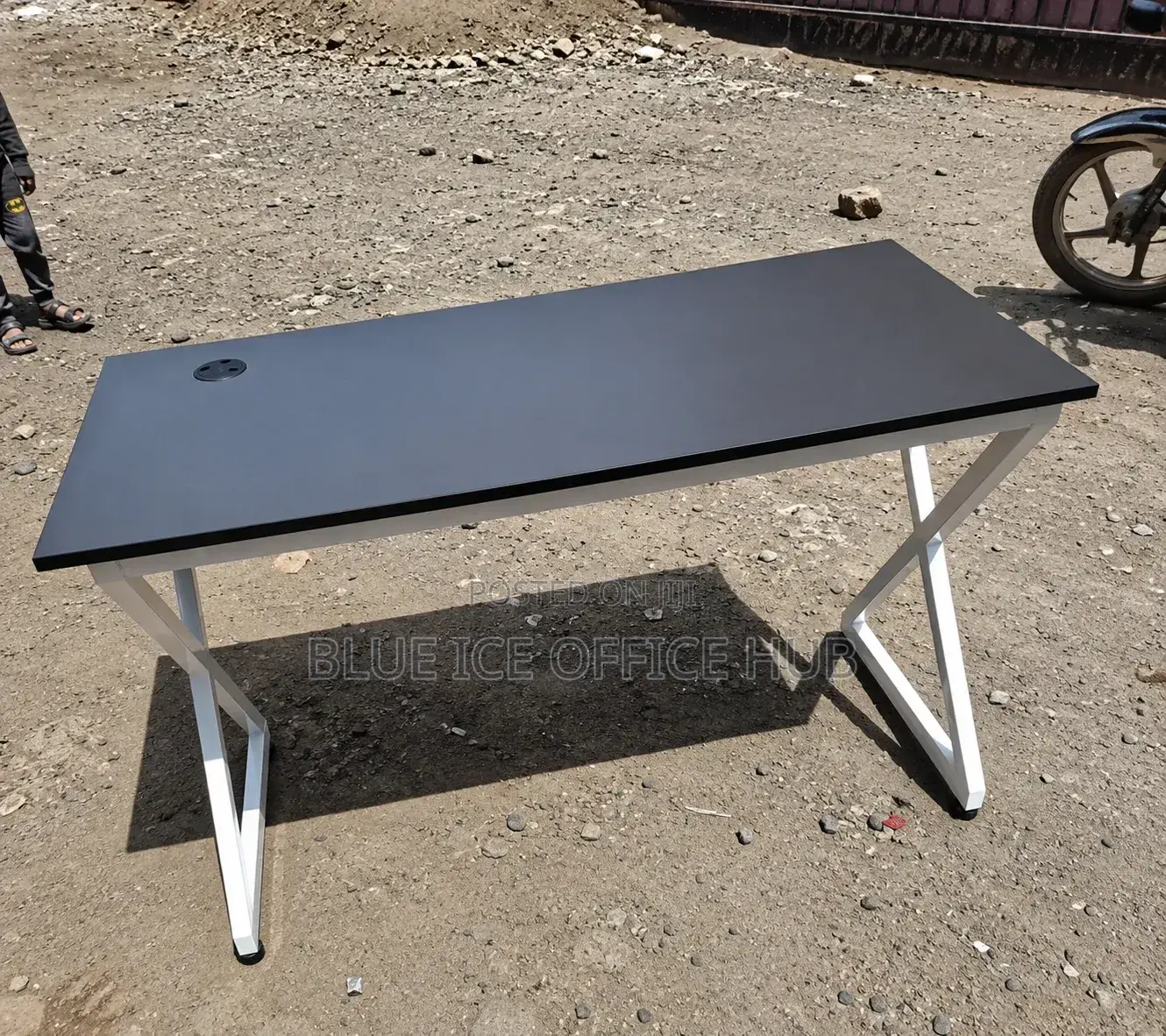 Modern Office Computer Desk With Metal Legs