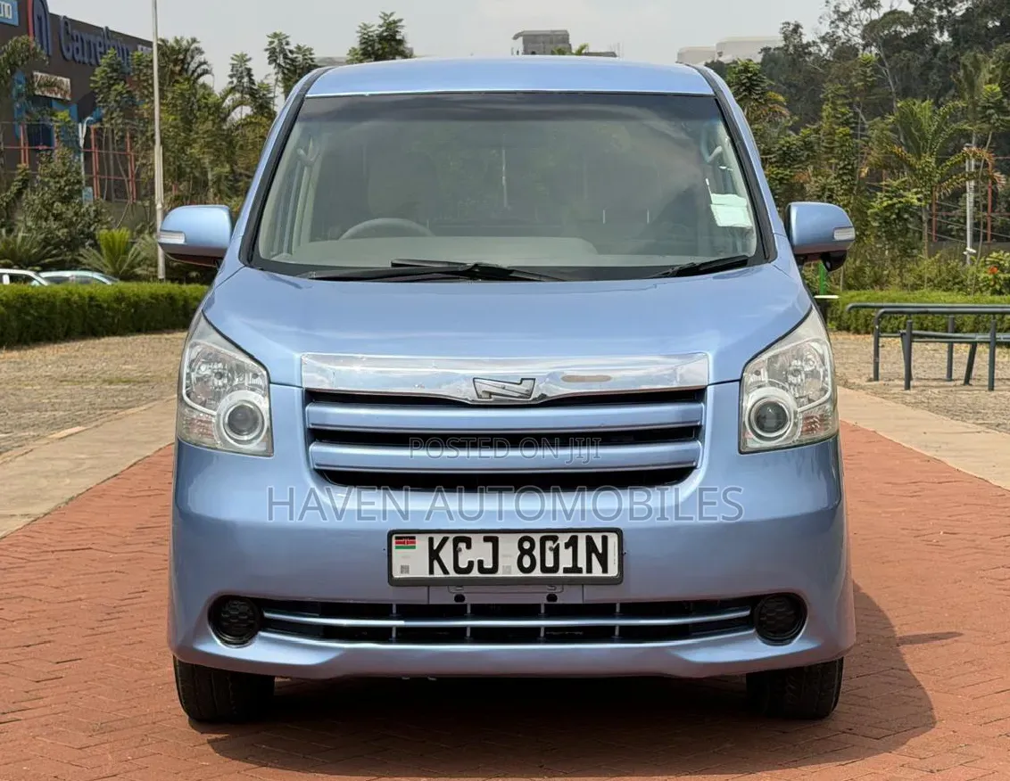 Toyota Noah 2009 Blue