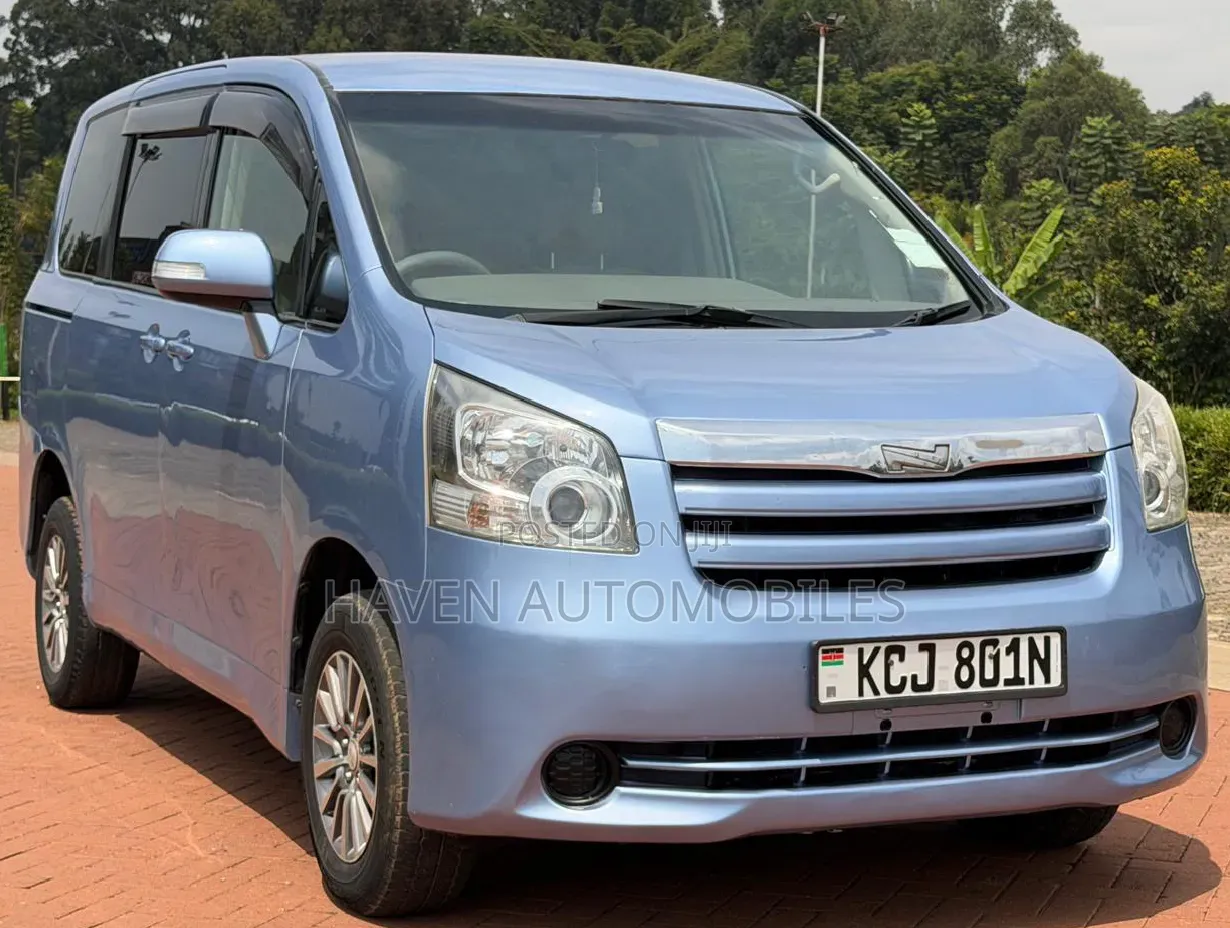 Toyota Noah 2009 Blue