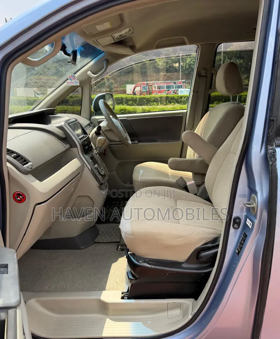 Toyota Noah 2009 Blue