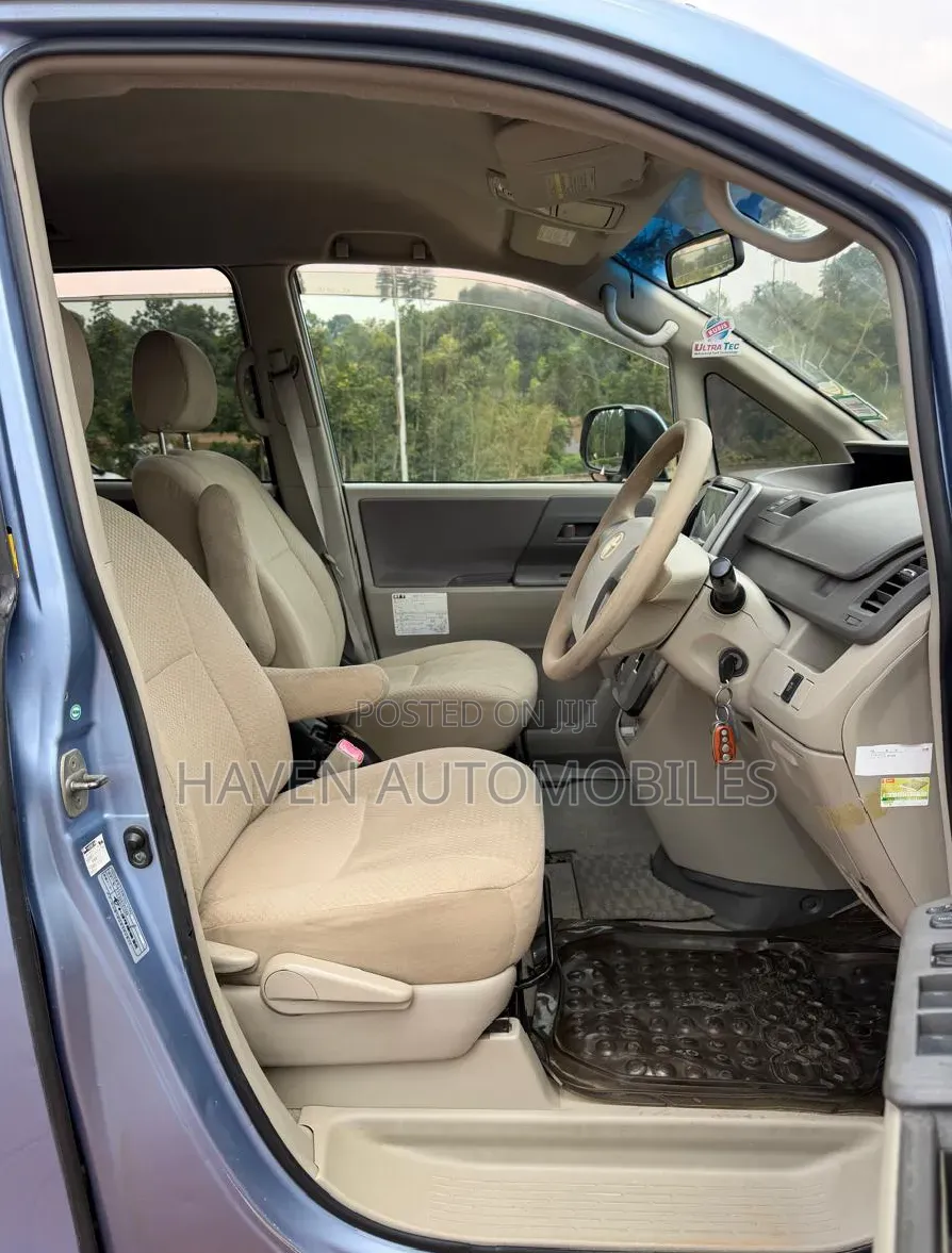 Toyota Noah 2009 Blue