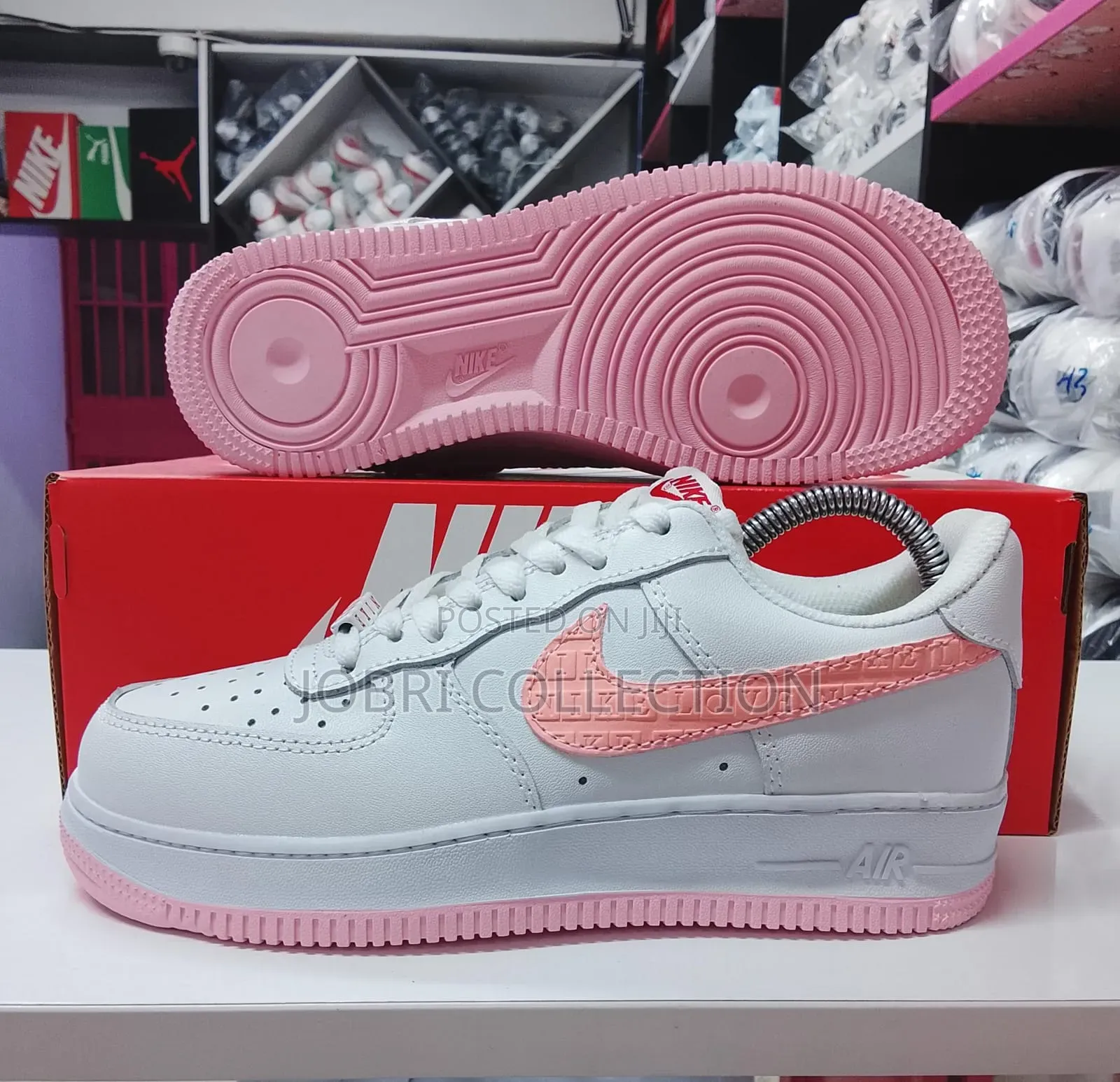Nike Airforce 1 "Valentine's"
Sneakers