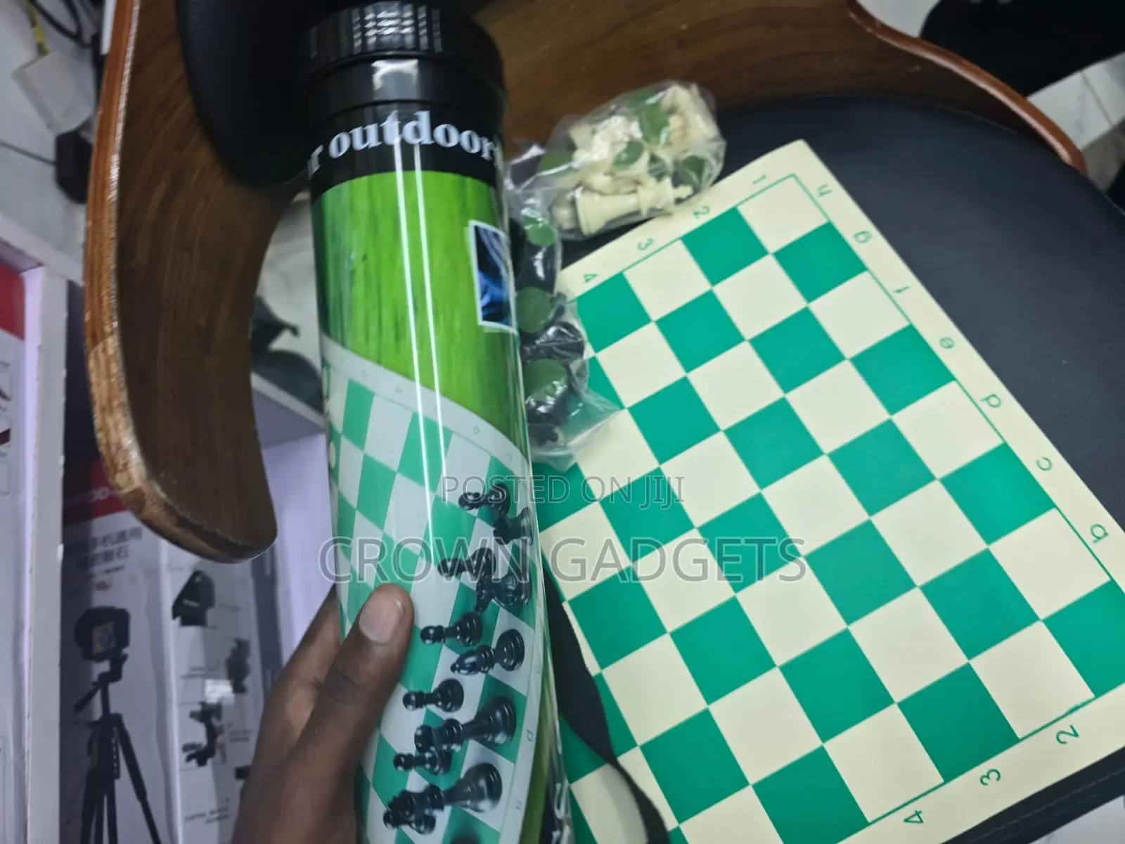 Deluxe Tournament Chess Set With Roll-Up Vinyl Chess Board