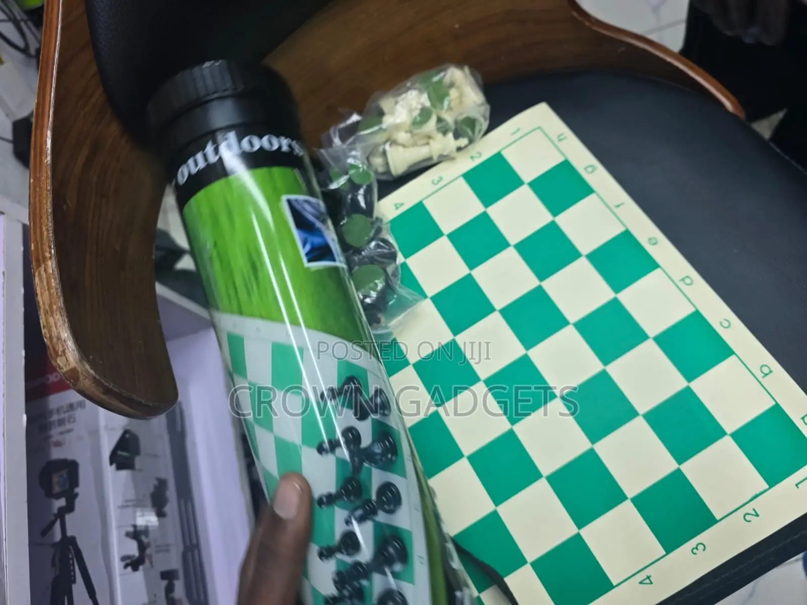 Professional Chess Set With Roll-Up Board Plastic Pieces