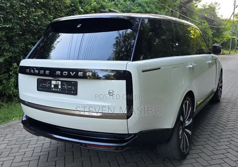 Land Rover Range Rover SV LWB 2023 White