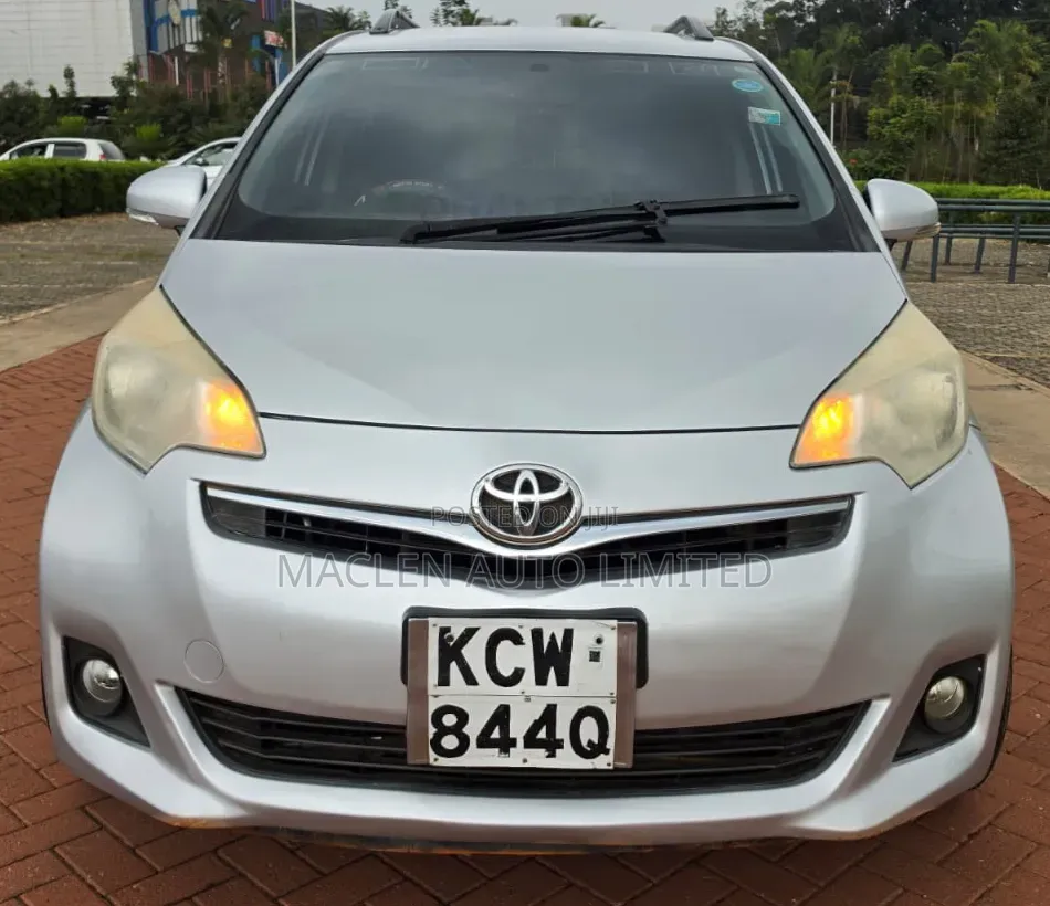 Toyota Ractis 2013 Silver