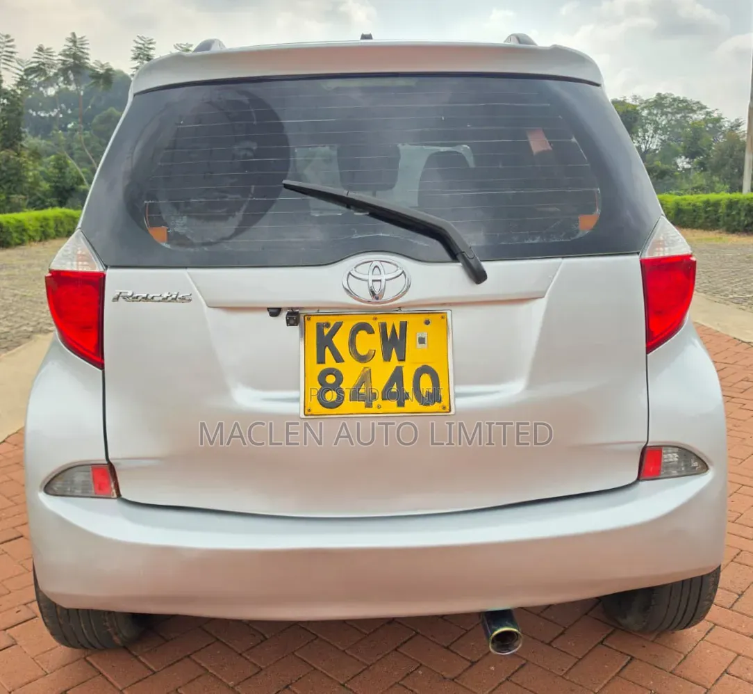 Toyota Ractis 2013 Silver