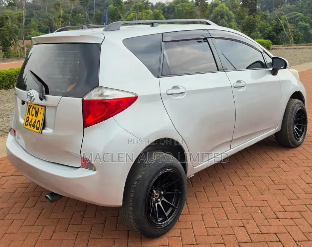 Toyota Ractis 2013 Silver
