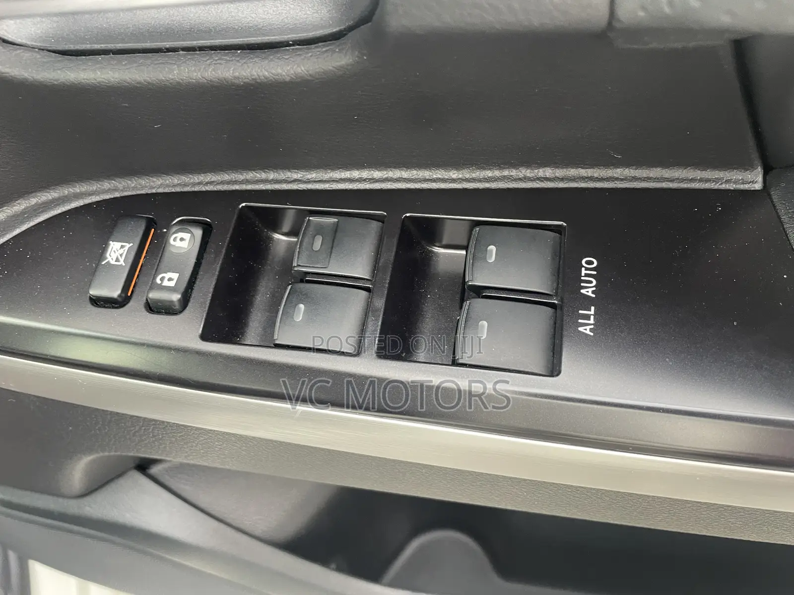 Toyota Land Cruiser 4.6 V8 ZX 2019 White