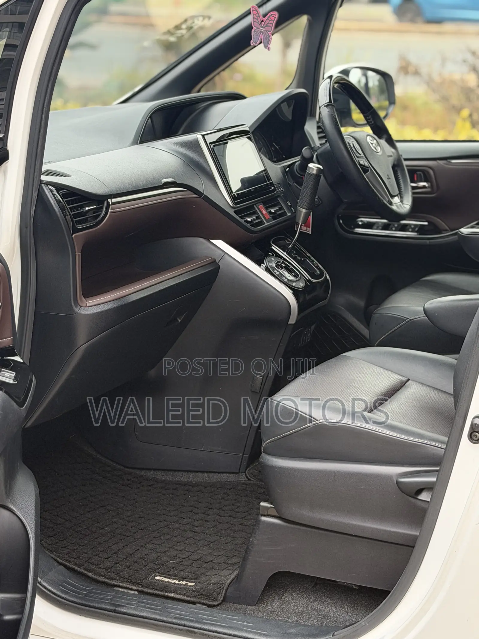 Toyota Esquire 2019 Pearl