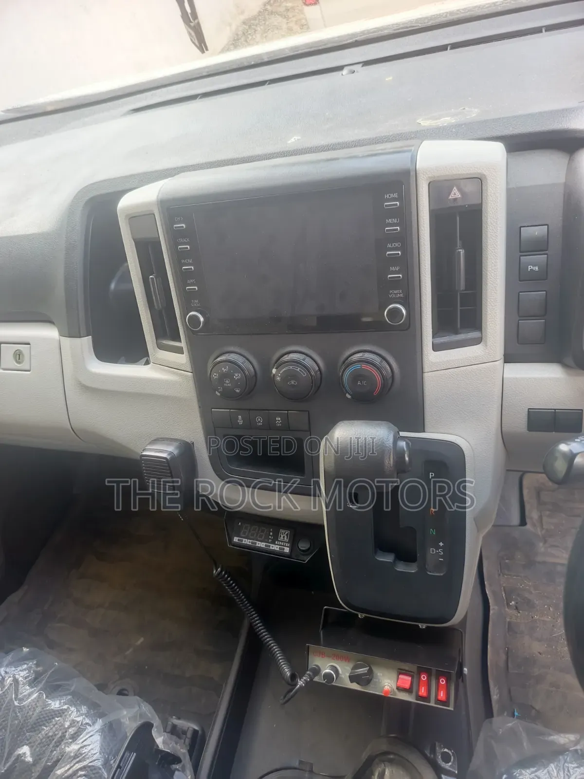 Toyota HiAce 2022 White