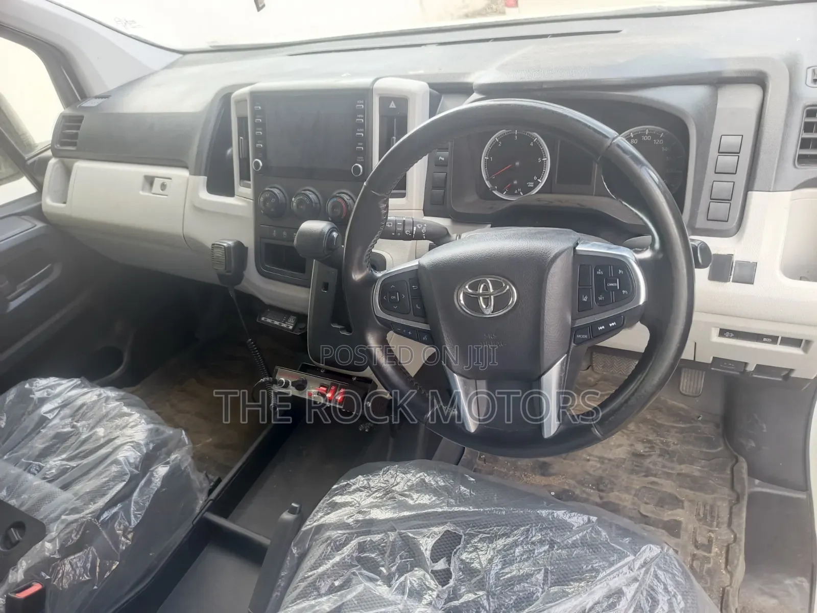 Toyota HiAce 2022 White