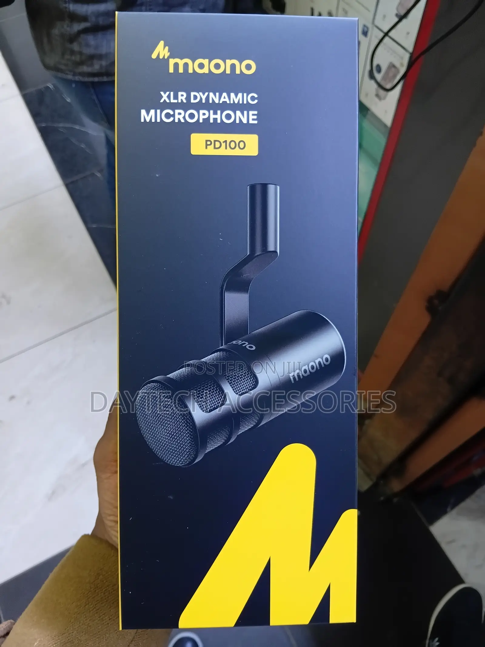 The Maono PD100 XLR Dynamic Microphone in Black