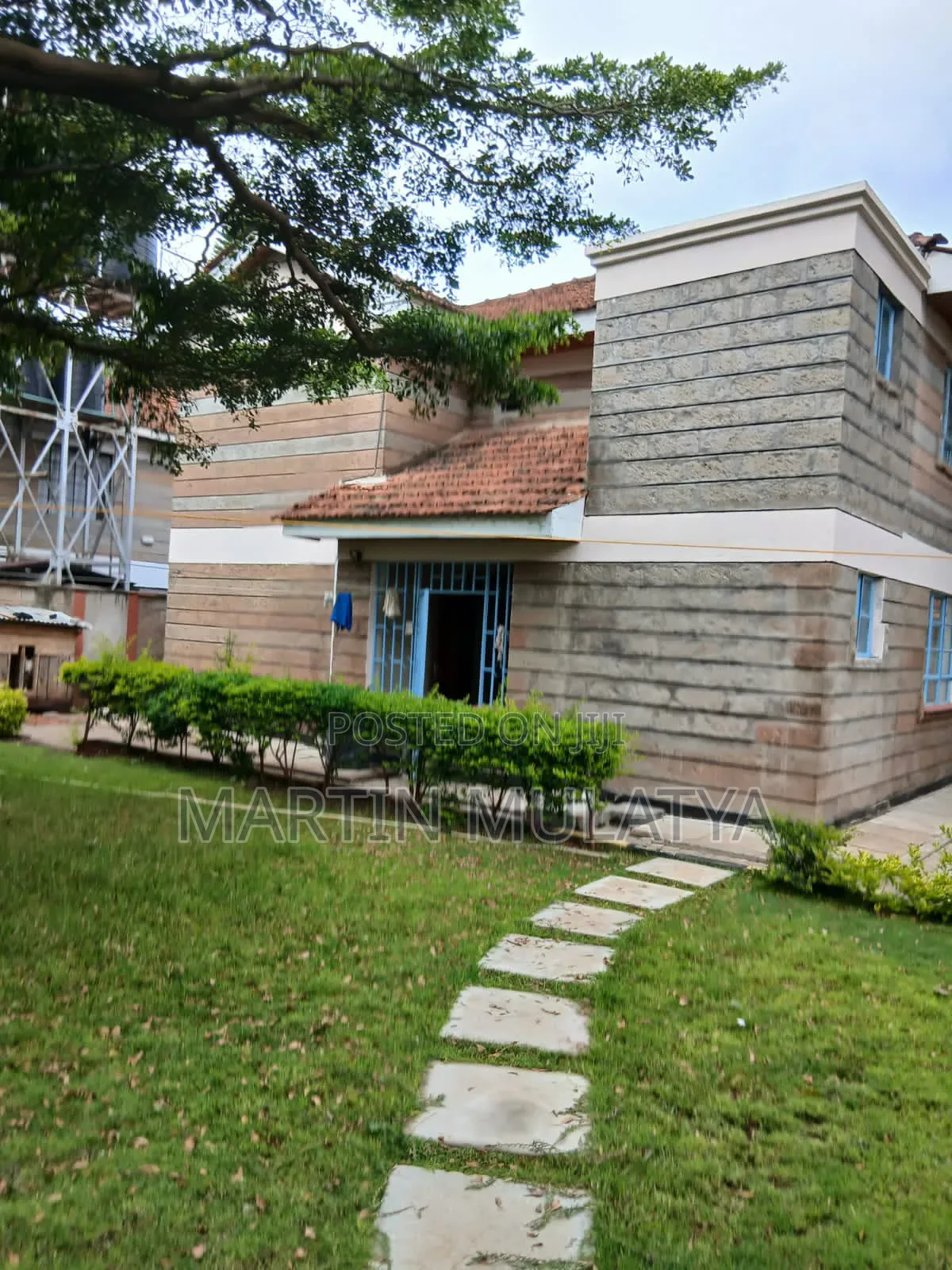 Furnished 8bdrm Maisonette in Gateway Mall Area for sale