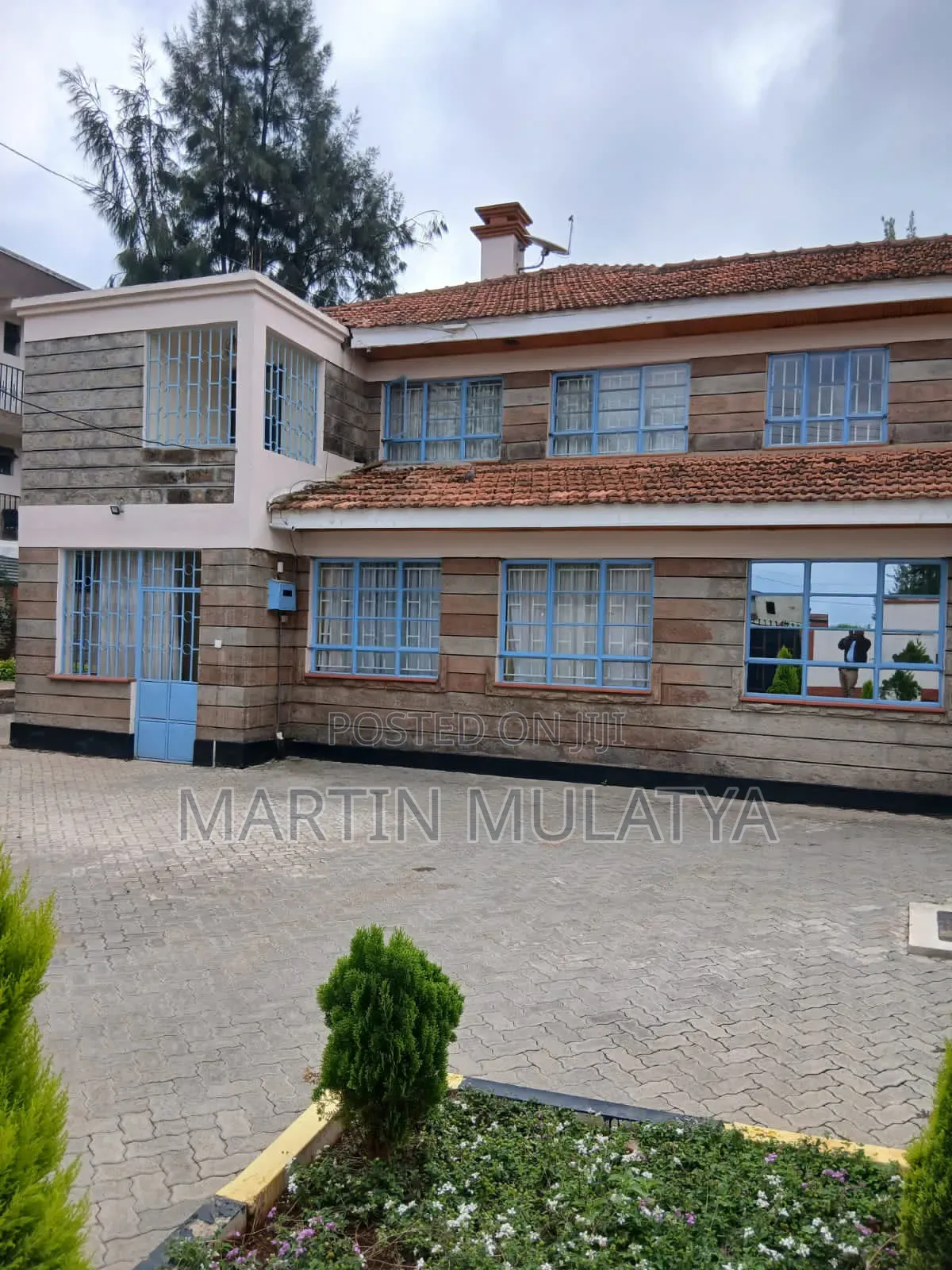Furnished 8bdrm Maisonette in Gateway Mall Area for sale